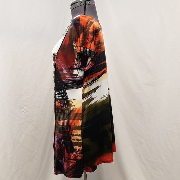 Striking, Bali brand blouse. - Picture 4 of 8